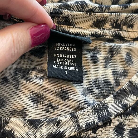 Torrid Animal Print Stretch Light Weight Top Plus sz 1X - Picture 2 of 2